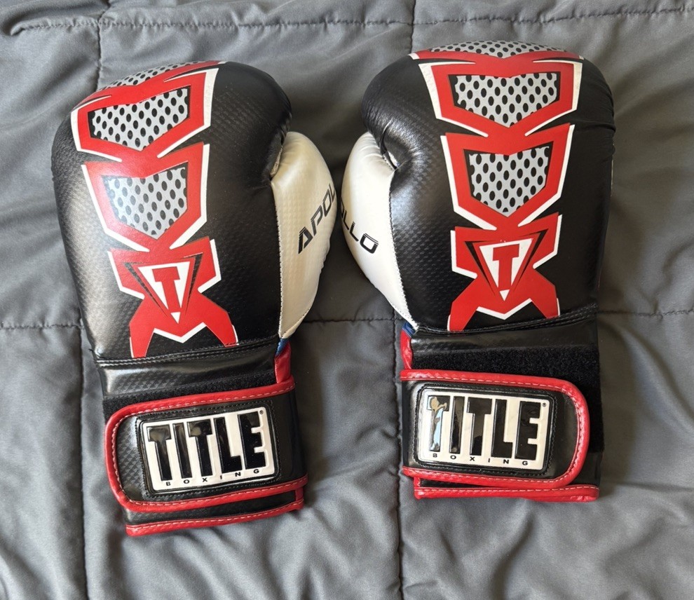 TITLE Boxing  World Bag Leather Boxing Gloves 14 oz Black White Red