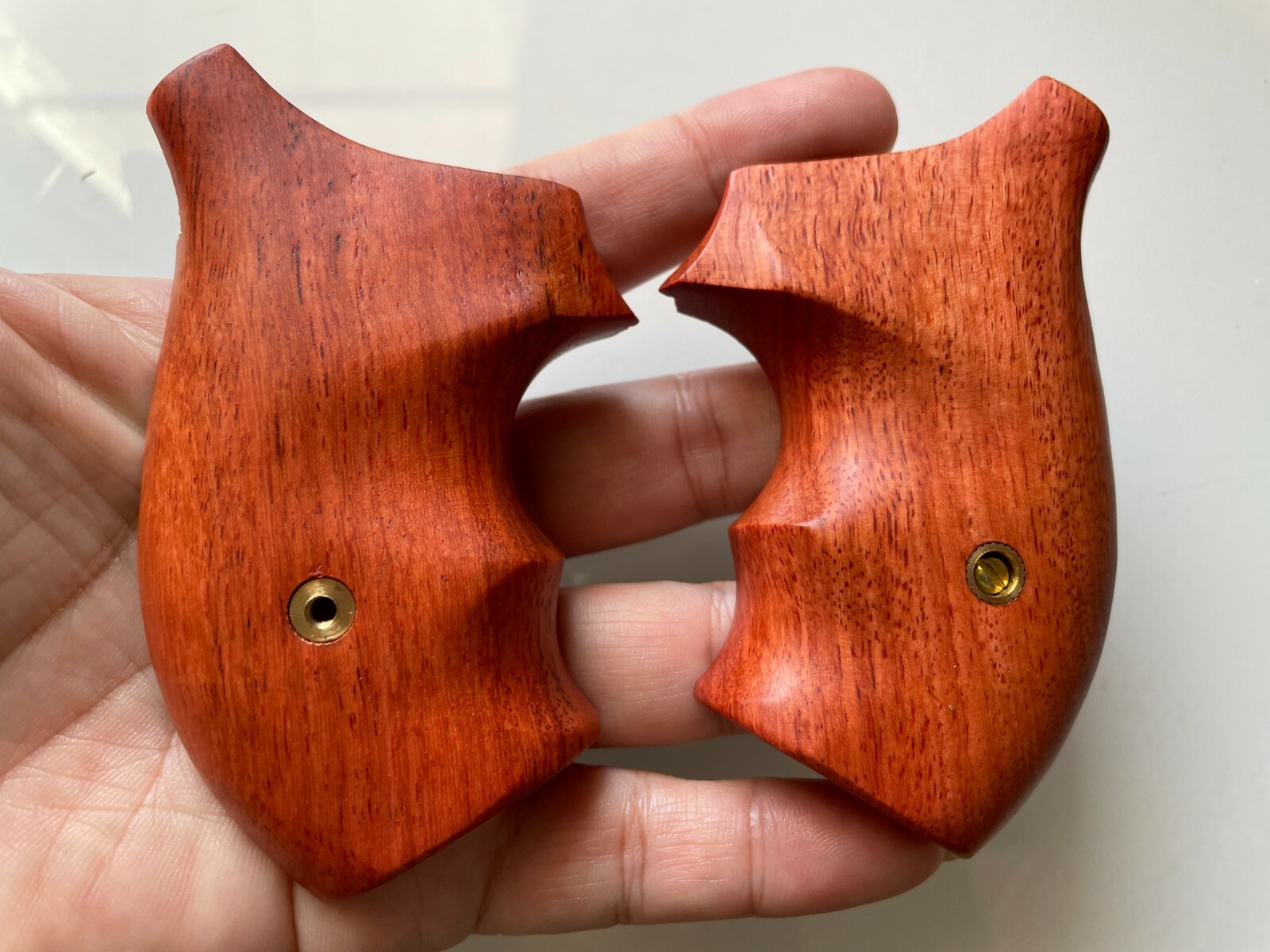 New Smooth Hardwood Craft Grip For S&W J Frame Round Butt Finger Groove grips