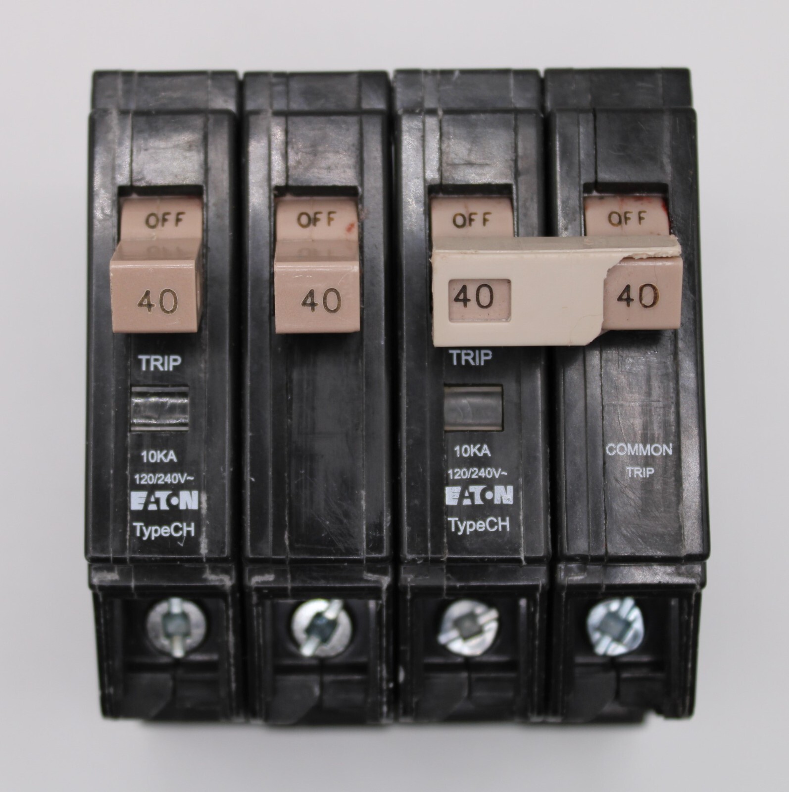 CHIPPED EATON Cutler Hammer CHF240 40 AMP 2 POLE CIRCUIT BREAKER