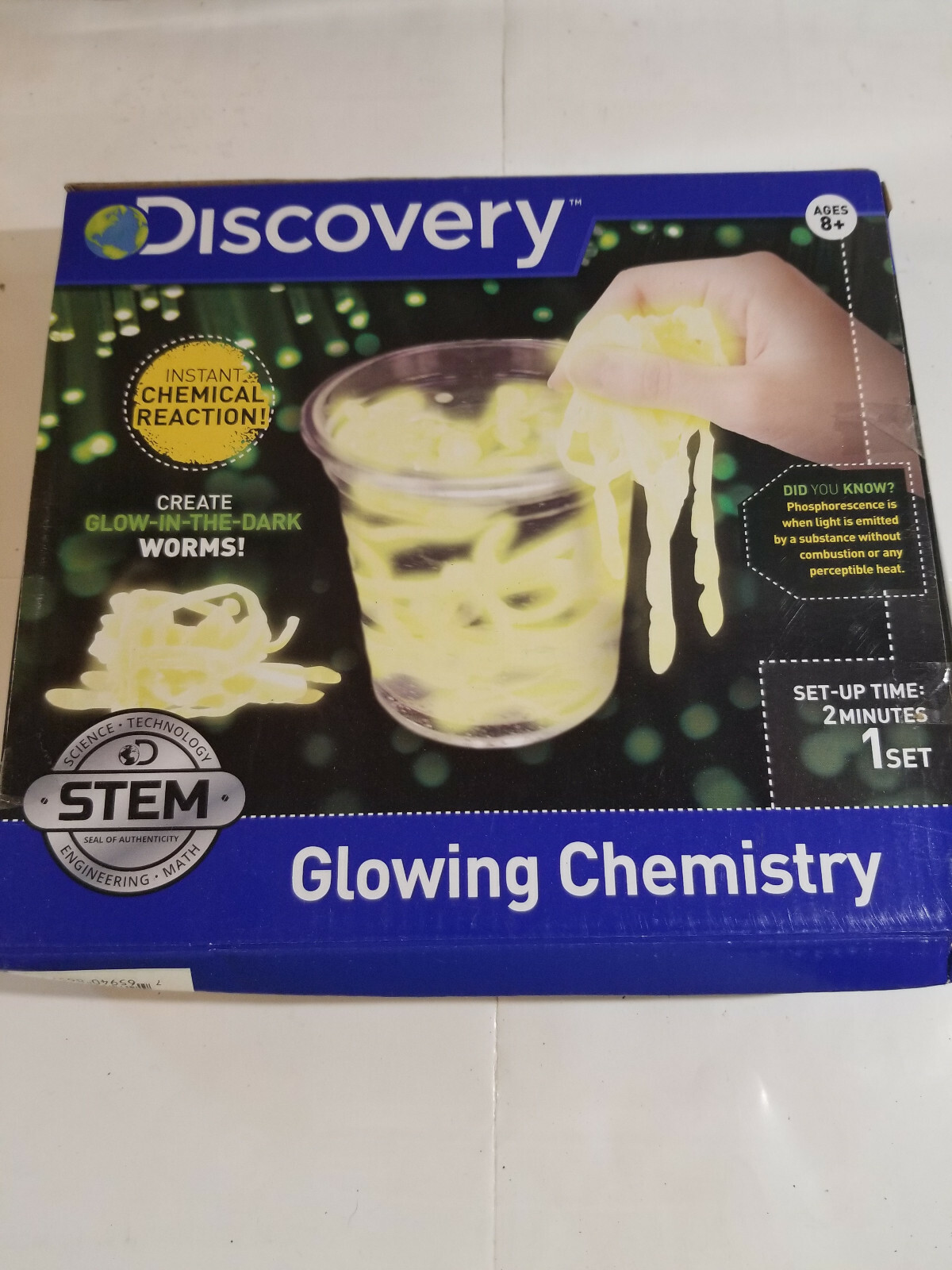 NEW Discovery Glowing Chemistry Kit