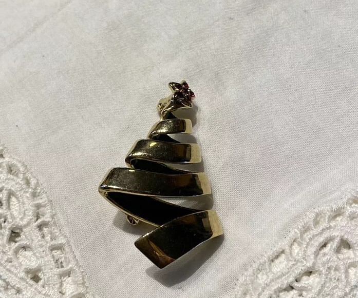 Christmas Tree Holiday Gold Tone Rhinestone Star  Pin C-12