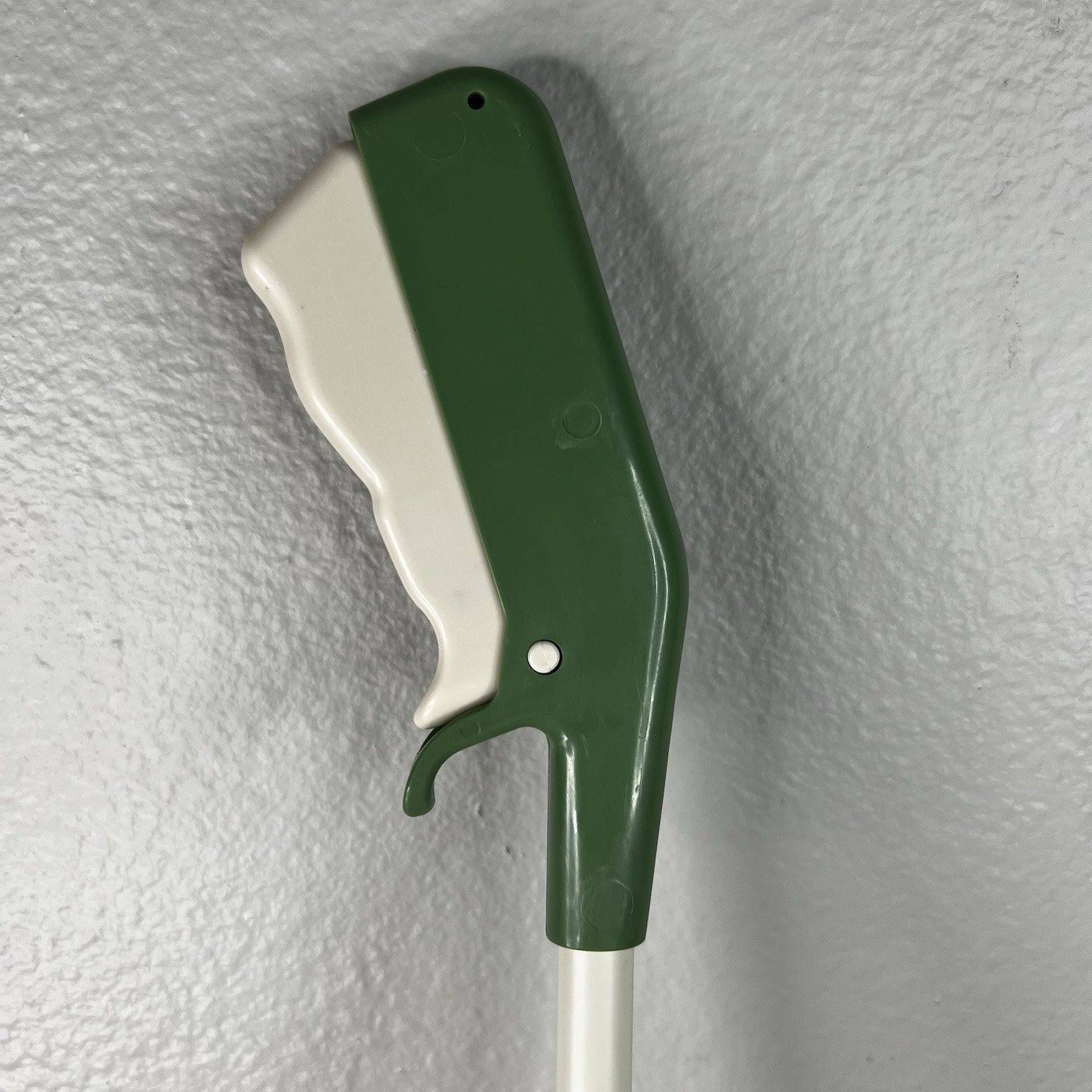 Garbage Clamp Trash Clip Picker Reaching, Easy Squeeze Easy Grip Lightweight