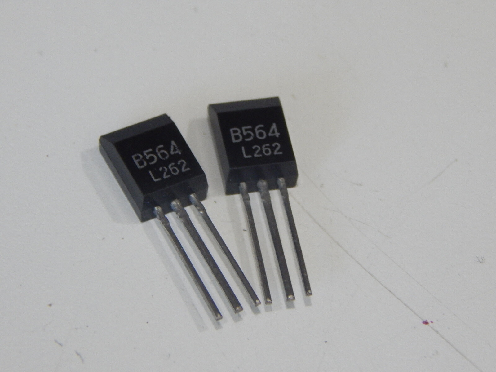 2SB564 BJT PNP 25V 1A 3-Pin Through Hole - LOT OF 2 TRANSISTORS - FAST SHIPPING