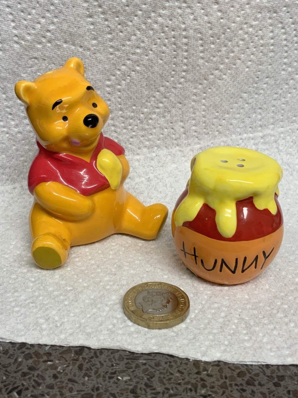 Disney Winnie The Pooh With Hunny Pot Salt And Pepper Cruet Set New Uk Only.