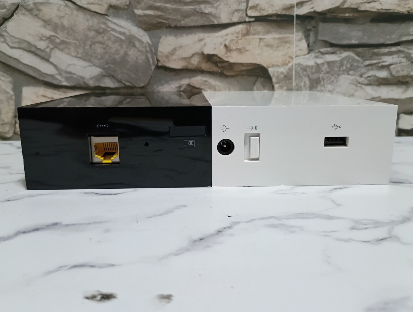 Adobe Home Smart Security System Gateway gen 1 Part Number 104010/C