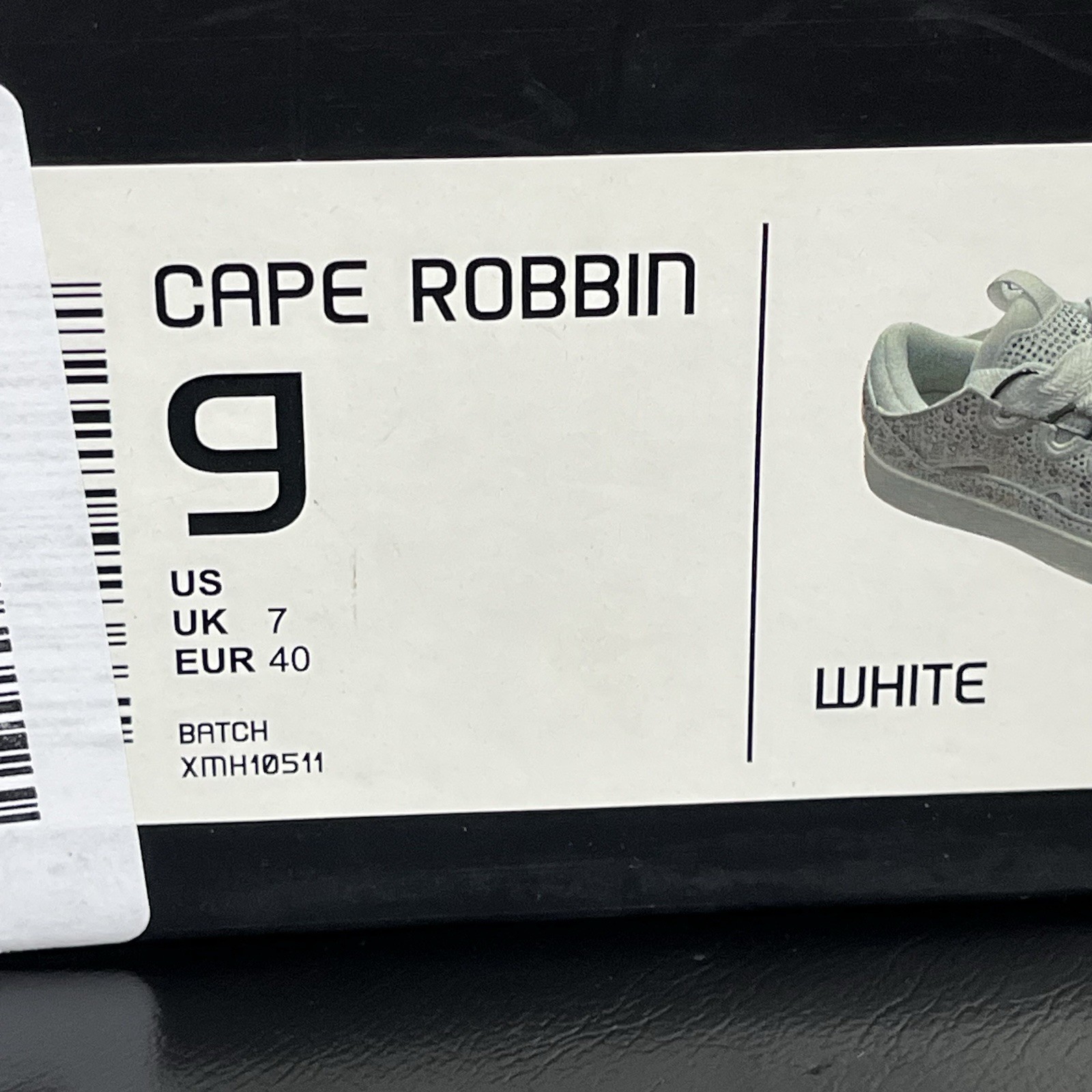 Cape Robbin White Rhinestone Accent Sneakers Women’s Size 9