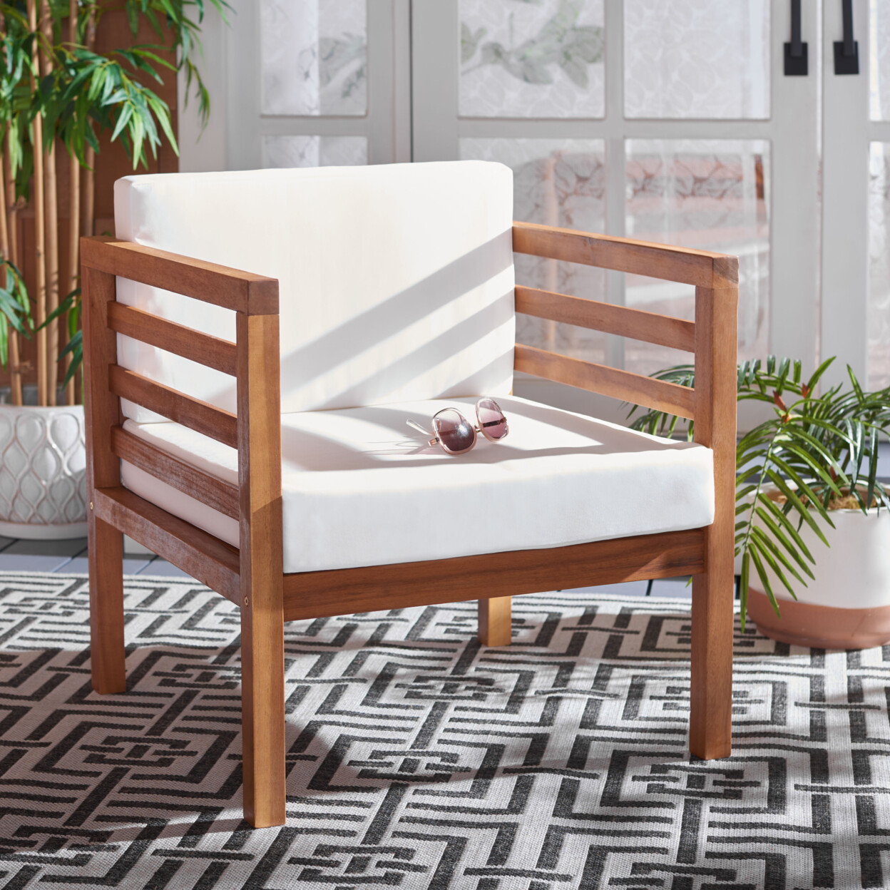 SAFAVIEH Outdoor Collection Kinnell Outdoor Arm Chair | Natural/Beige Cushion |