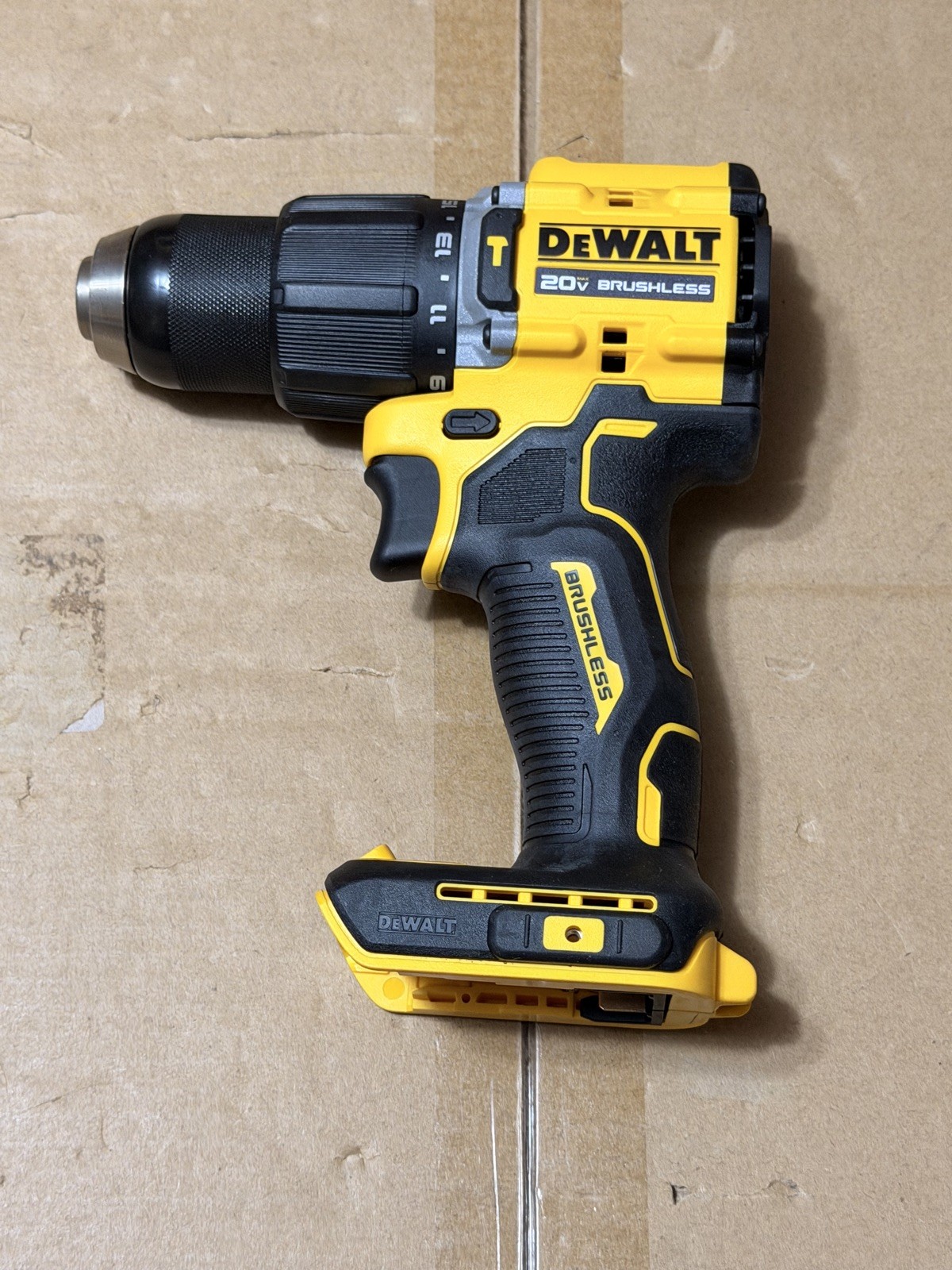 NEW DEWALT 20V XR 1/2" Brushless Hammer Drill/Driver DCD799 ( TOOL ONLY)