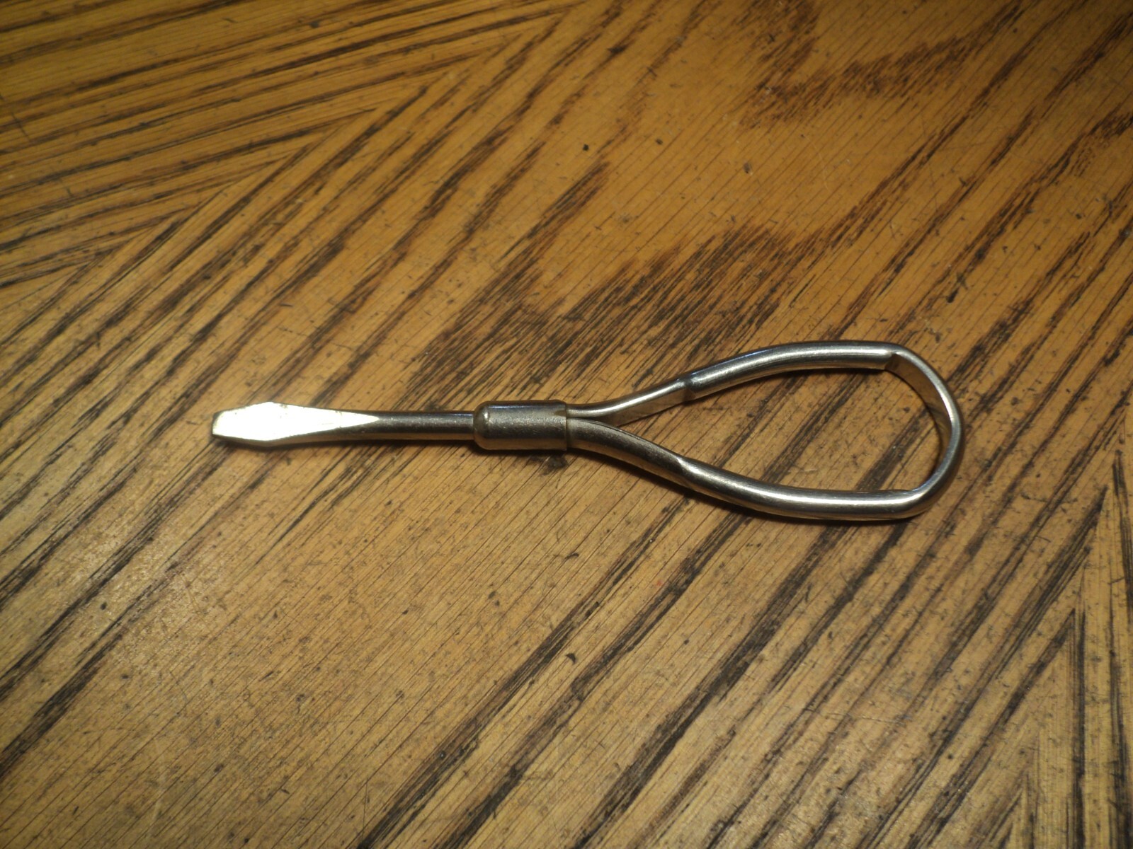 Vintage All Metal ScrewDriver Tool  4-1/2" Long     Unbranded