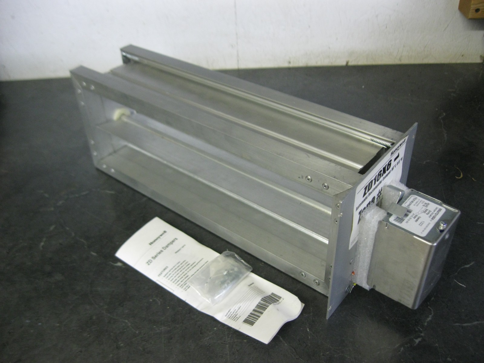 Honeywell ZD16X6 16" x 6". Rectangular Parallel Blade Damper, Total Zone, 24 VAC