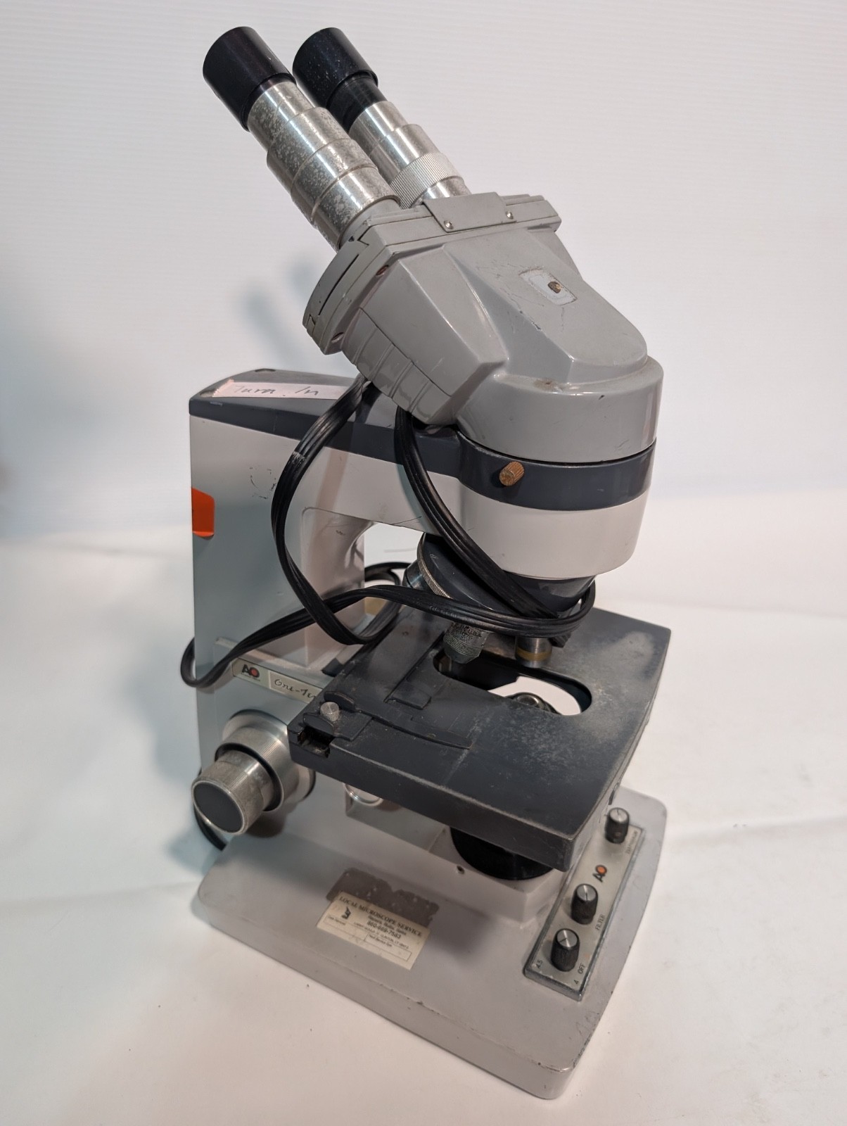 American Optical AO One-Ten Illuminator Model 1130 Microscope Broken, For Parts