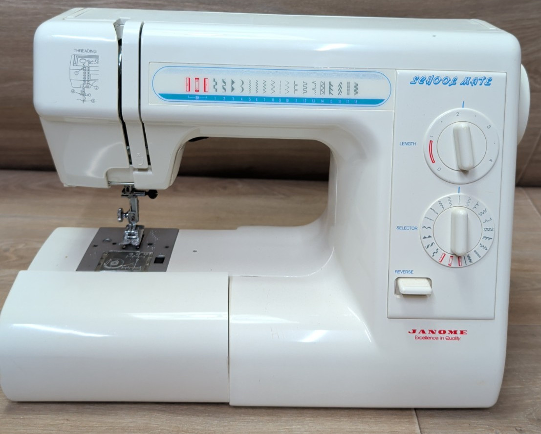 Janome Schoolmate S-3015 Sewing Machine with Cover No Pedal
