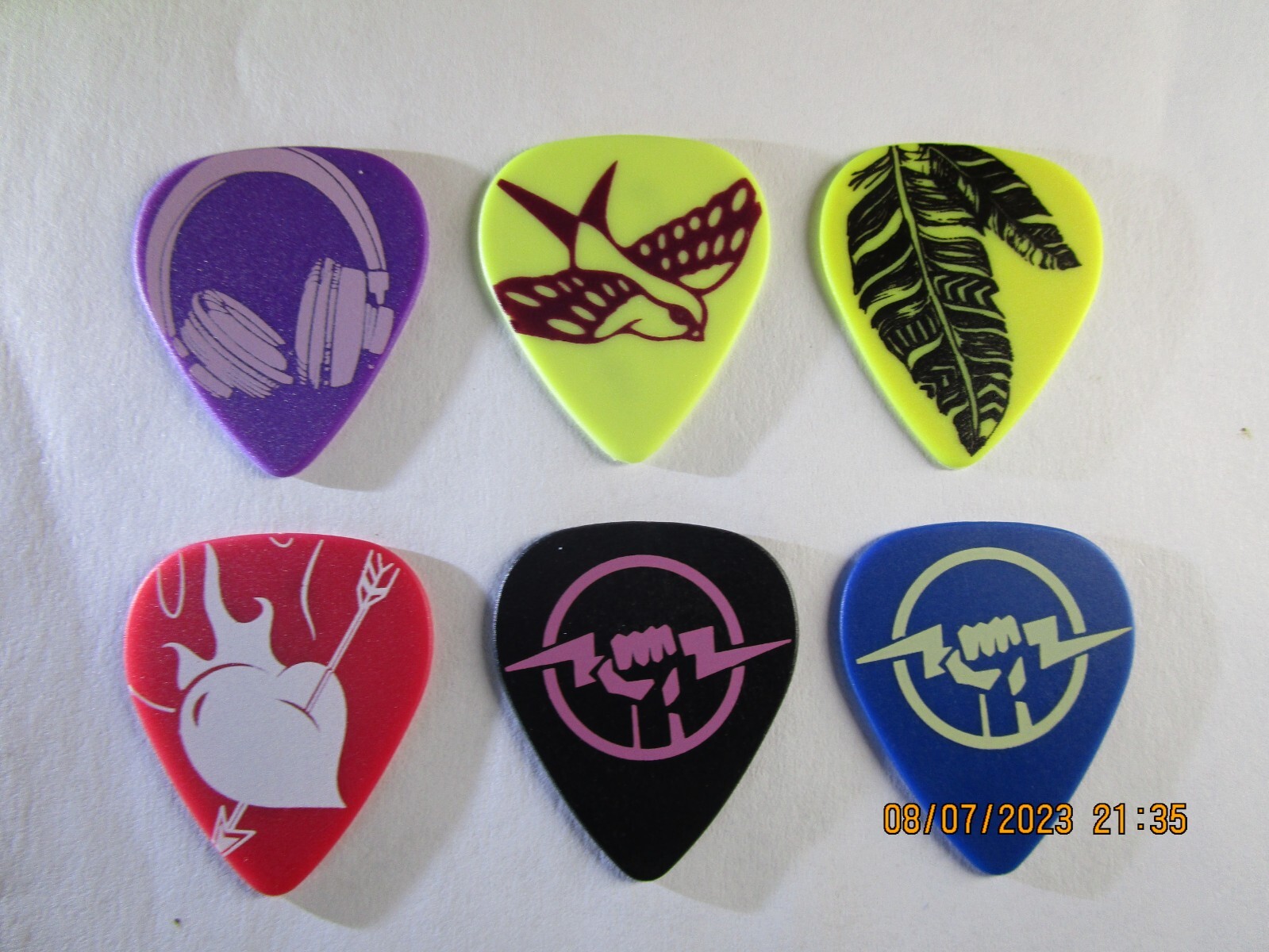 6 Pack Designer Guitar Picks First Act Fun Graphic Designs Heavy Gauge #122