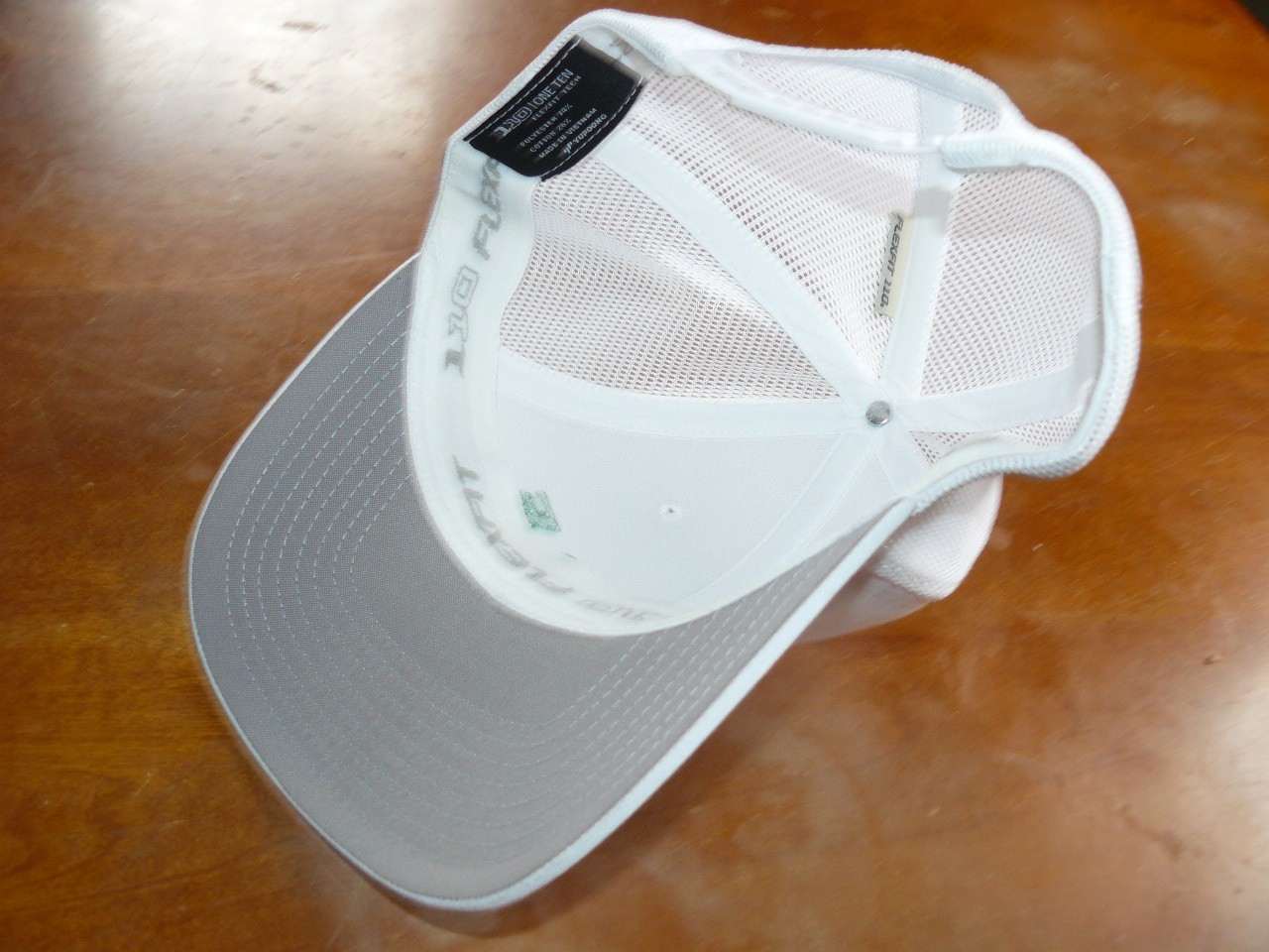LA GOLF logo Hat, Structured, White/Green, Adjustable, Flexfit Tech 110, NWT