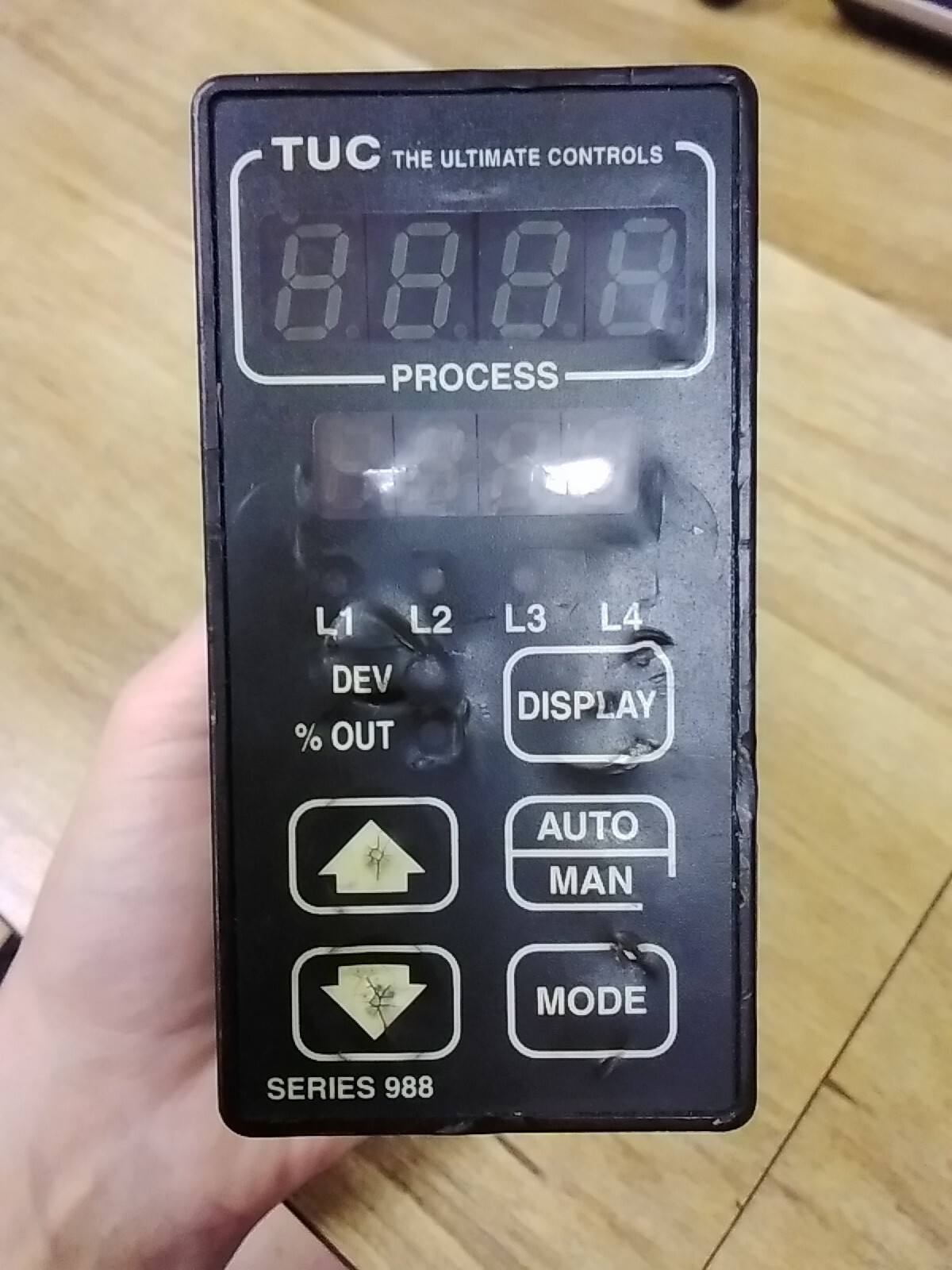 Watlow TUC 988A-10BB-AAEH Temperature Control Series 988 (Damage)