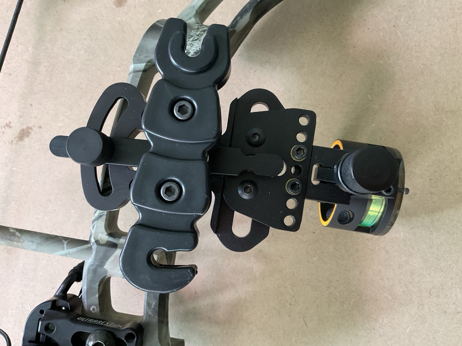 DIAMOND ARCHERY STUD RH BOW
