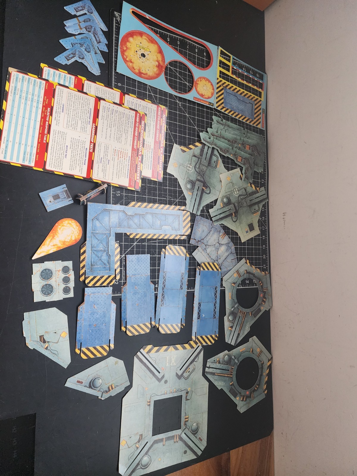 NECROMUNDA 1st Edition - Various cardboard parts Check Pictures