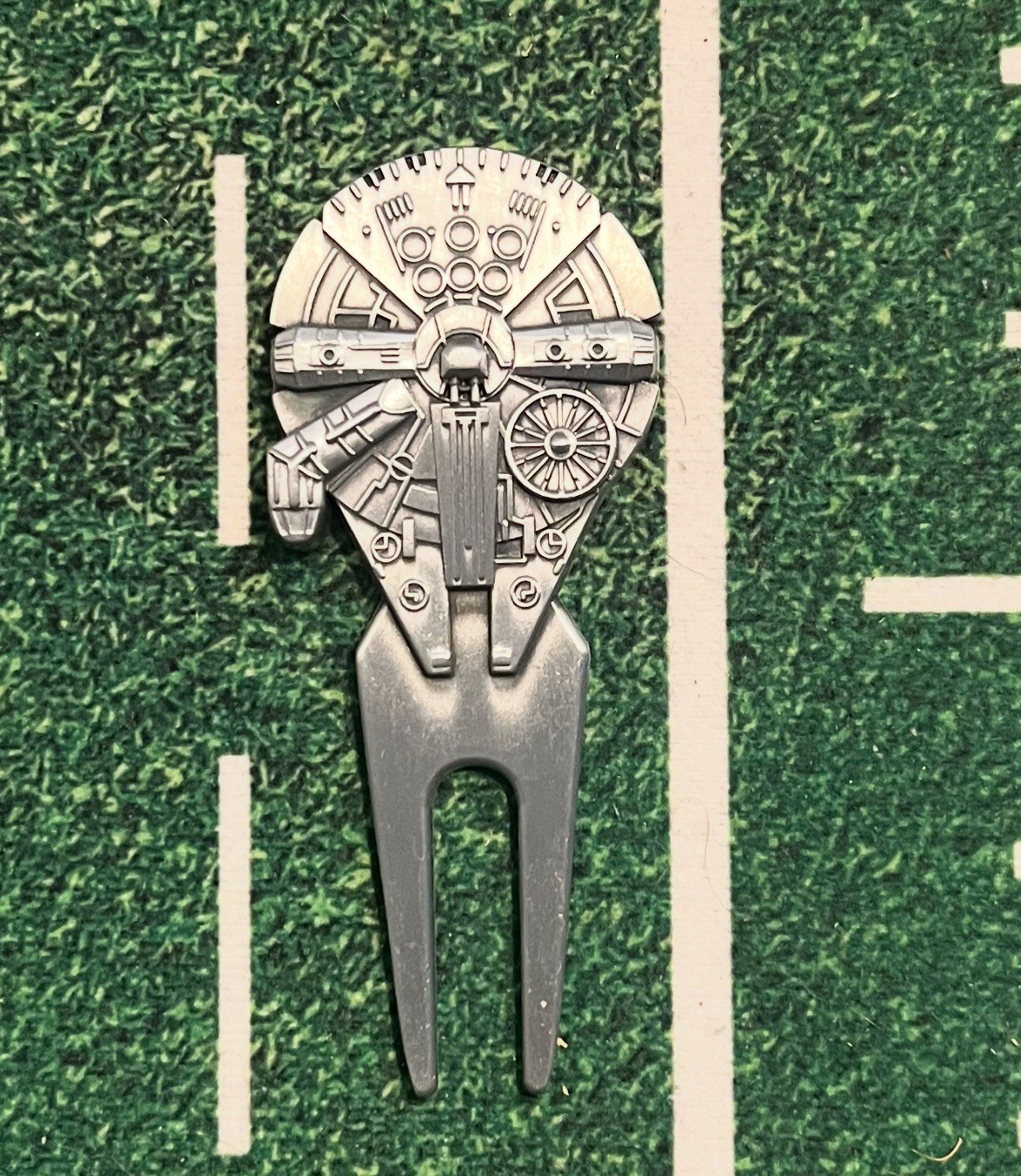 Golf Divot Tool - Millennium Falcon Design/ Cool Gift For Him/ Gifts