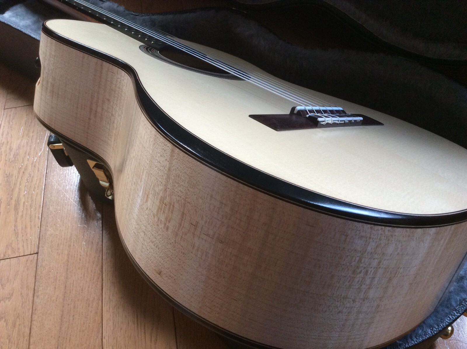 Hand-Crafted All Solid Wood Classical Guitar