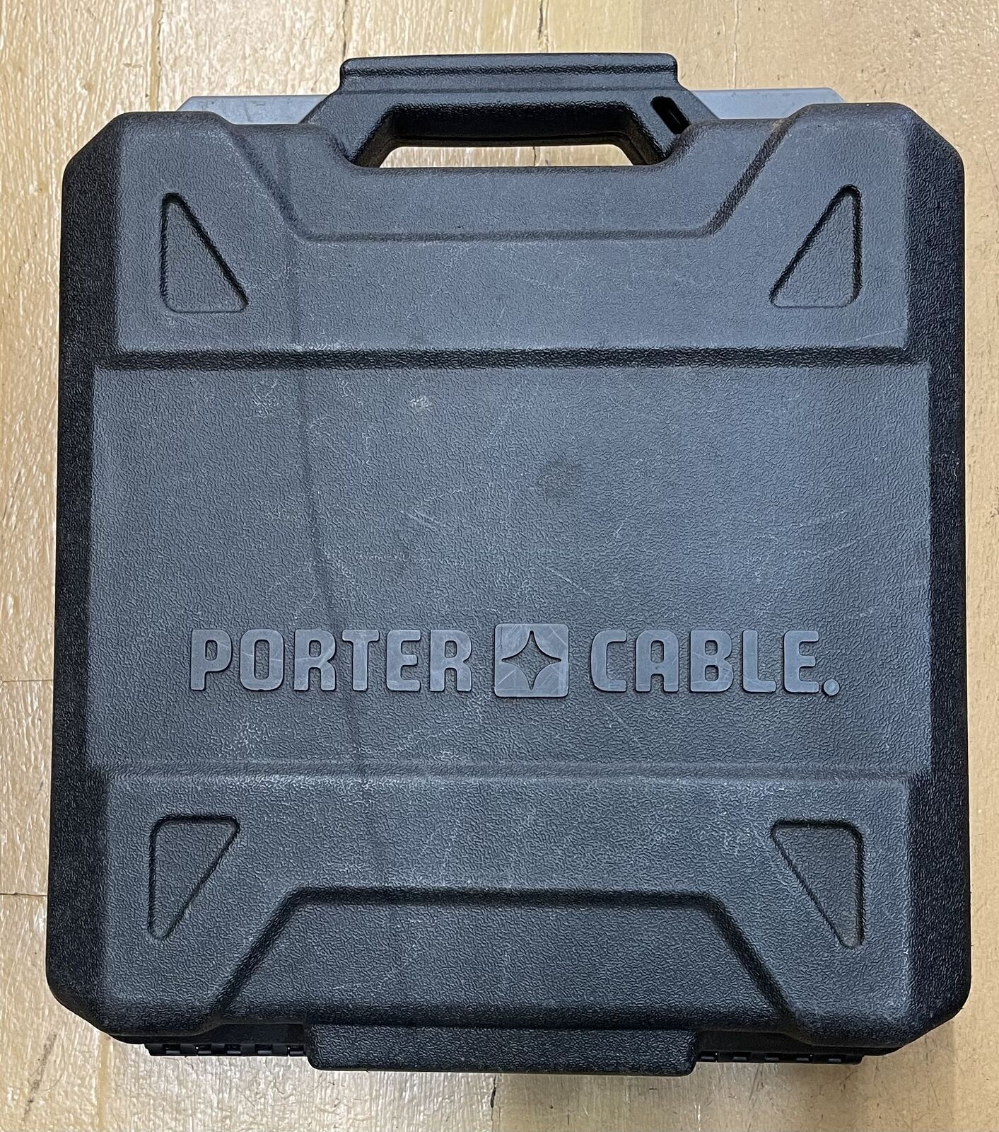 Porter Cable DA250C 15G Pneumatic Finish Nailer in Case