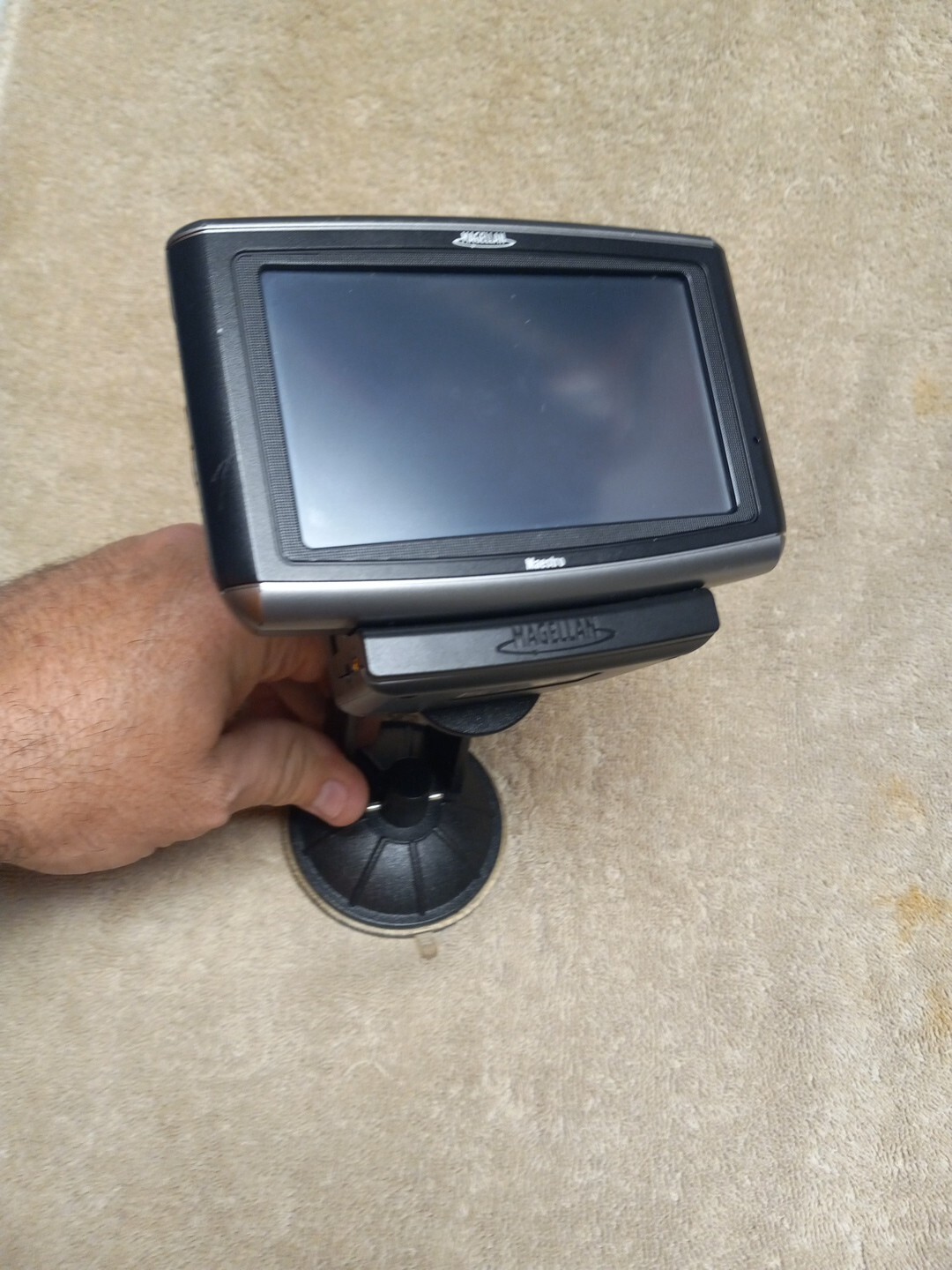 Magellan Maestro 4050 Touchscreen Bluetooth GPS with mount/dock only NO CORDS