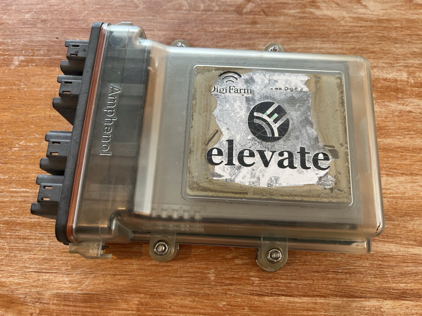 Digi Farm Elevate SLIM Modem with Starfire T-Cable. (Verizon)