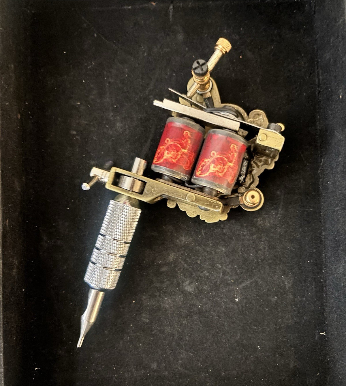 Adjustable Coil Tattoo Machine 2 Red Coils Metal Frame Silver Grip Gold