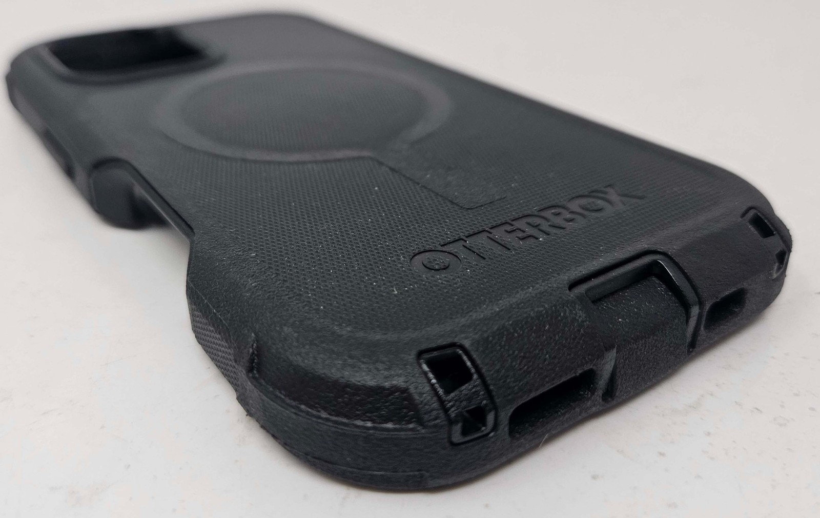 Otterbox Defender Case for Apple iPhone 16 for MagSafe