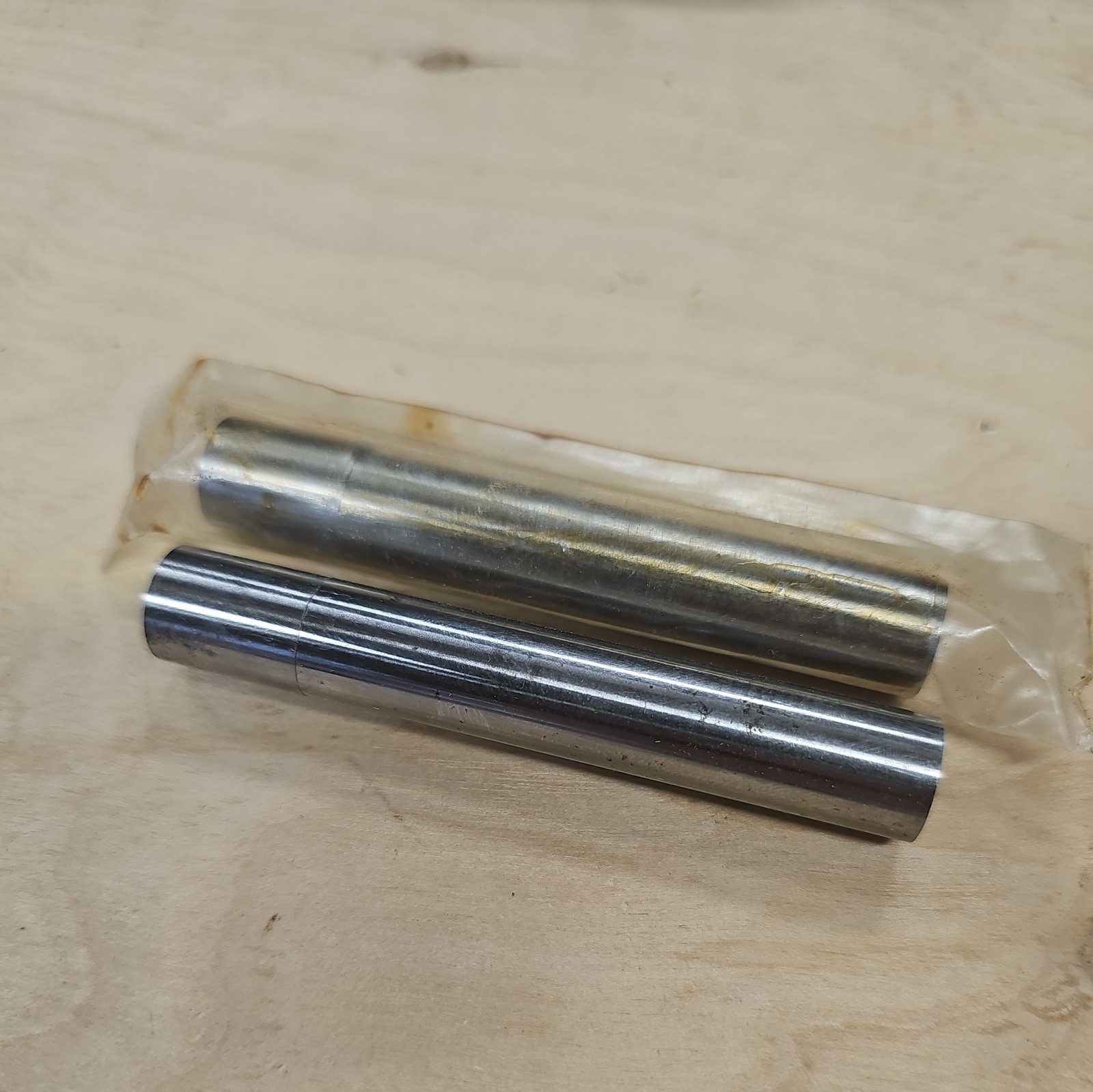 EDGE FINDER W/ 1/2" SHANK - SINGLE END  1/2" END  -1 Used, 1 New