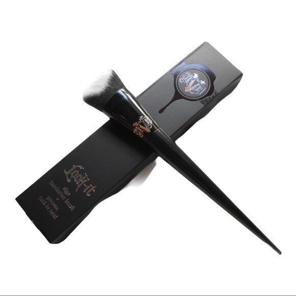 KAT VON D: Lock-It Edge Foundation #10 Brush - NIB - 100% Authentic $34 + Retail