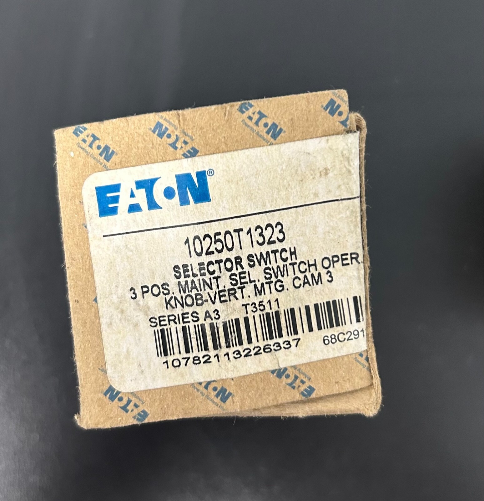 New Open Box Eaton 10250T21KB 3 Position Selector Switch Pushbutton