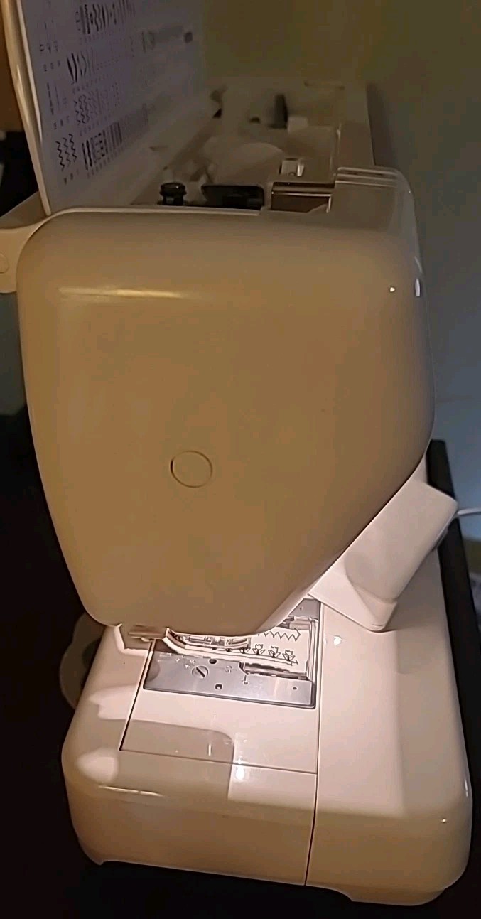 Janome Memory Craft 4900 QC Computerized Sewing & Quilting Machine