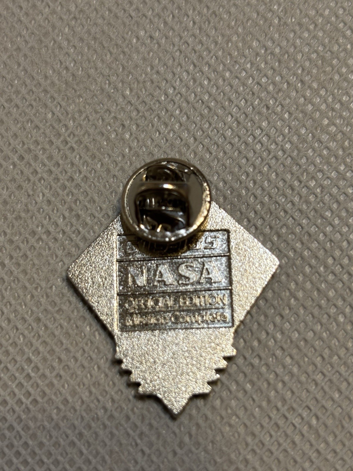 2 NEW SPACE SHUTTLE PROGRAM PINS NASA COMMEMORATIVE