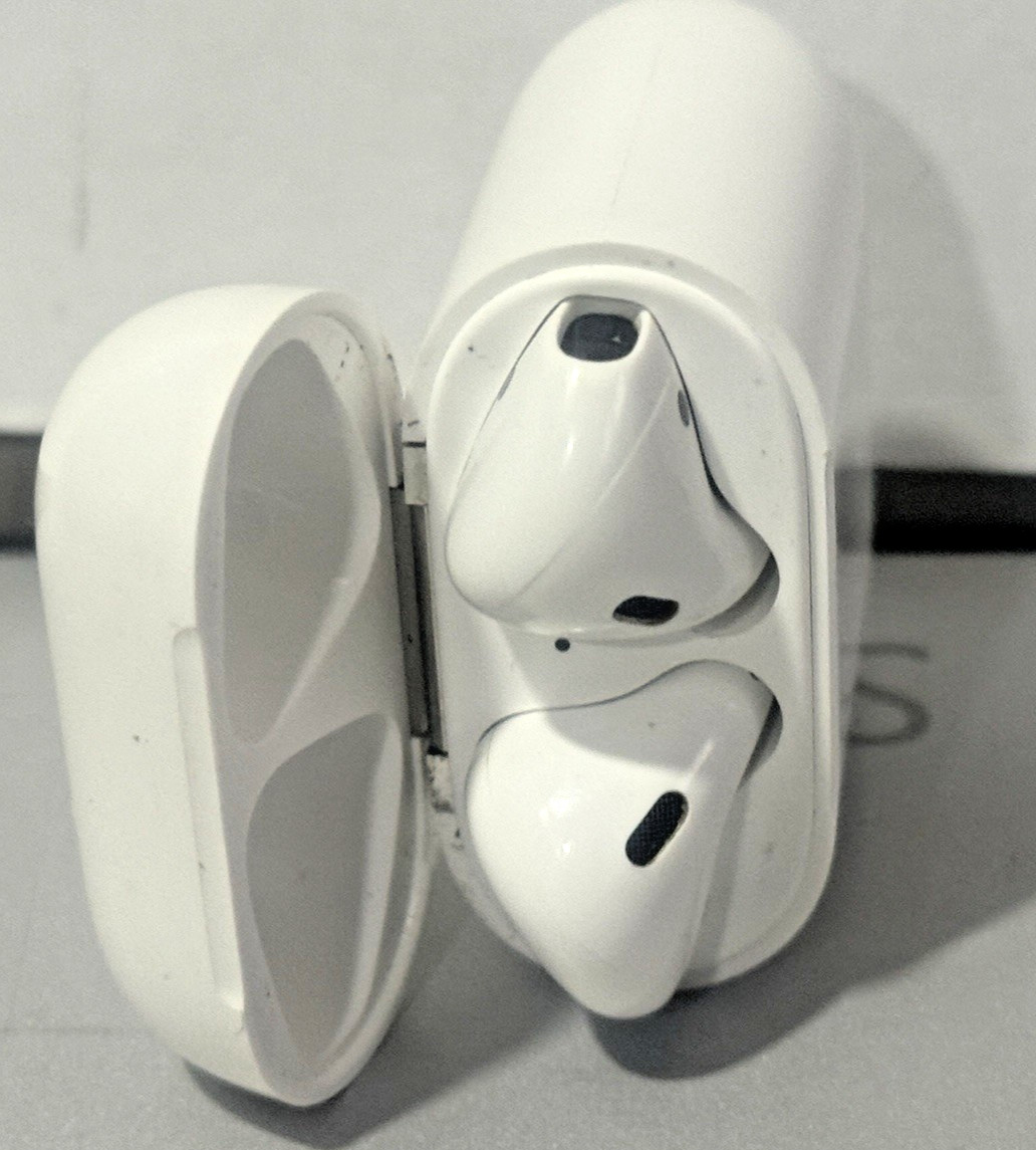Apple AirPods 2nd Gen with Charging Case – Tested Authentic – Grade A