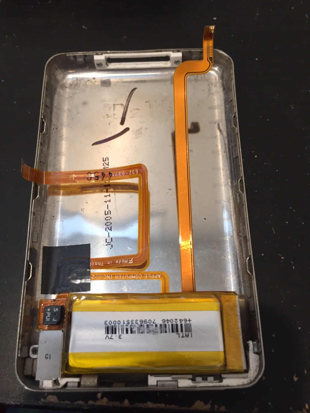 Original Apple iPod classic 5th Generation Back Cover (30 GB) & Headphone Jack