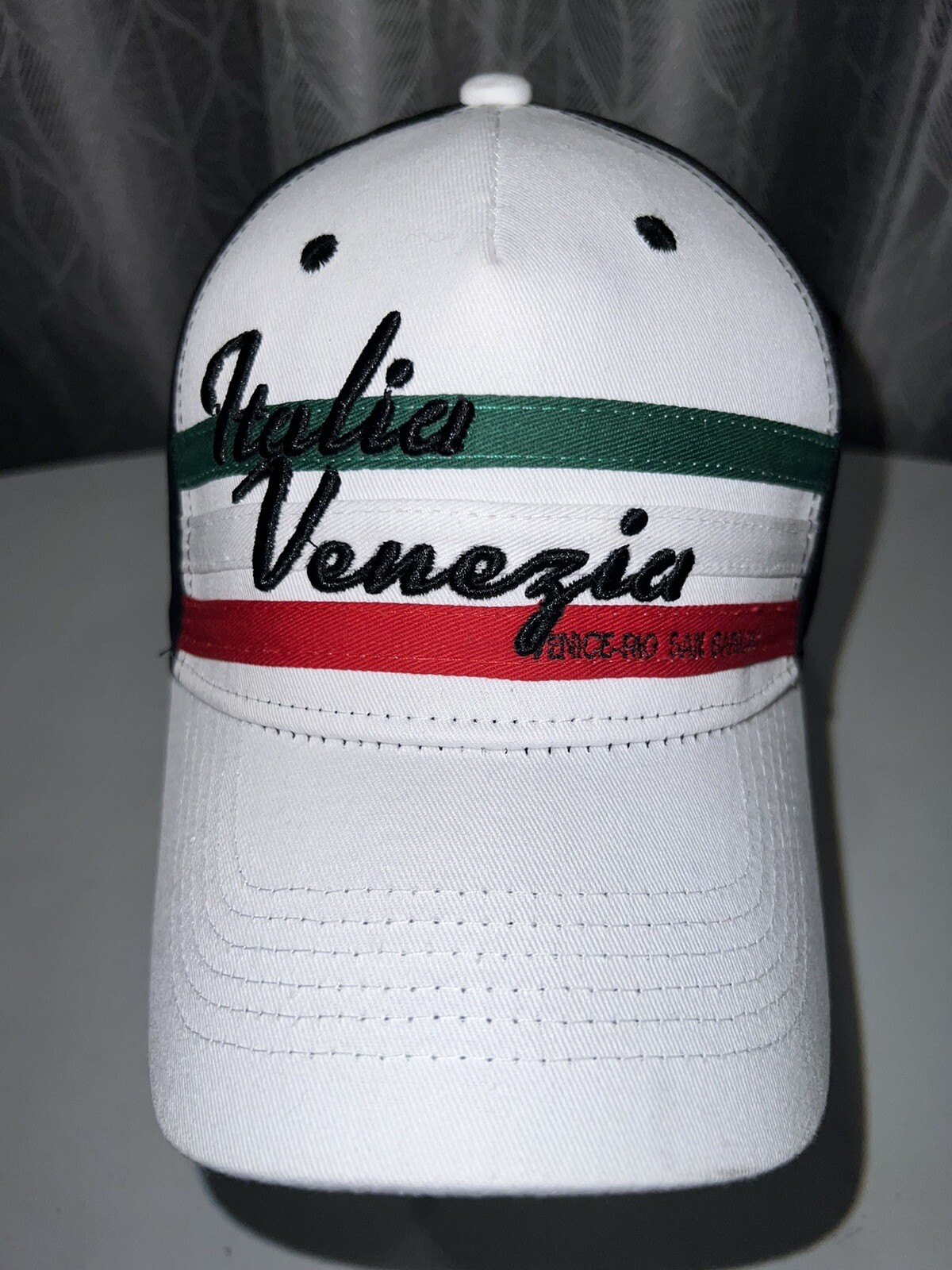Italia Venetia Red Green Black on White Front Black Hat Cap Strap buckle EUC
