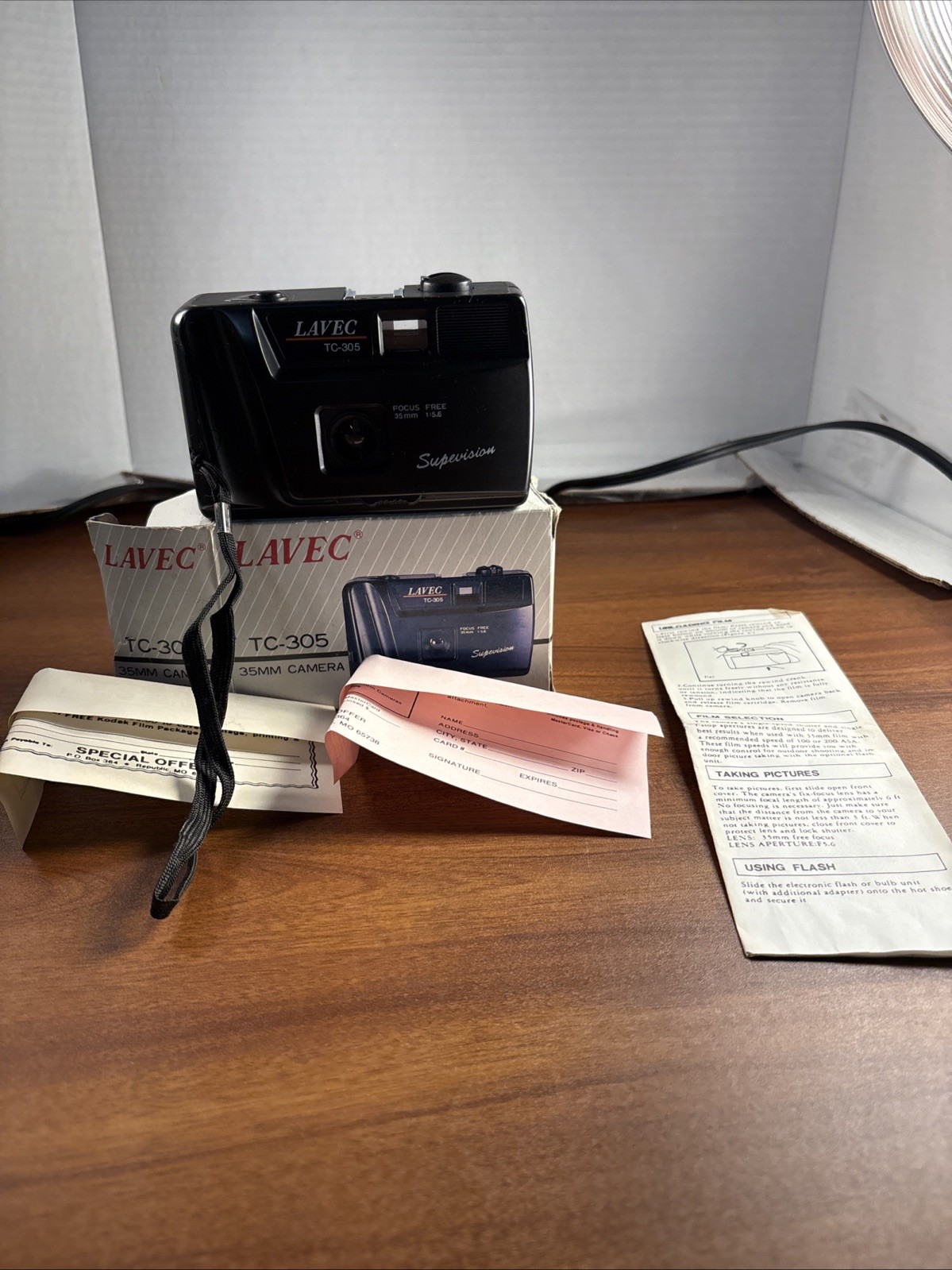 Vtg Camera 35 MM Lavec TC-305 Vintage Owners Manual, Box ,Not TESTED