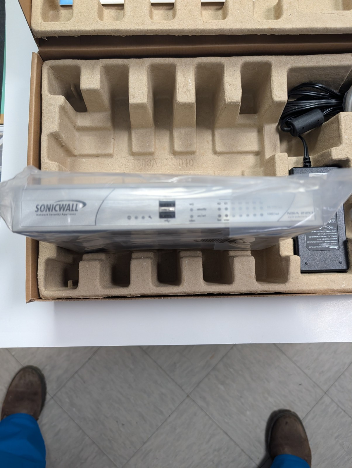 SONICWALL UPG NSA 220 WIRELESS-N SECURE