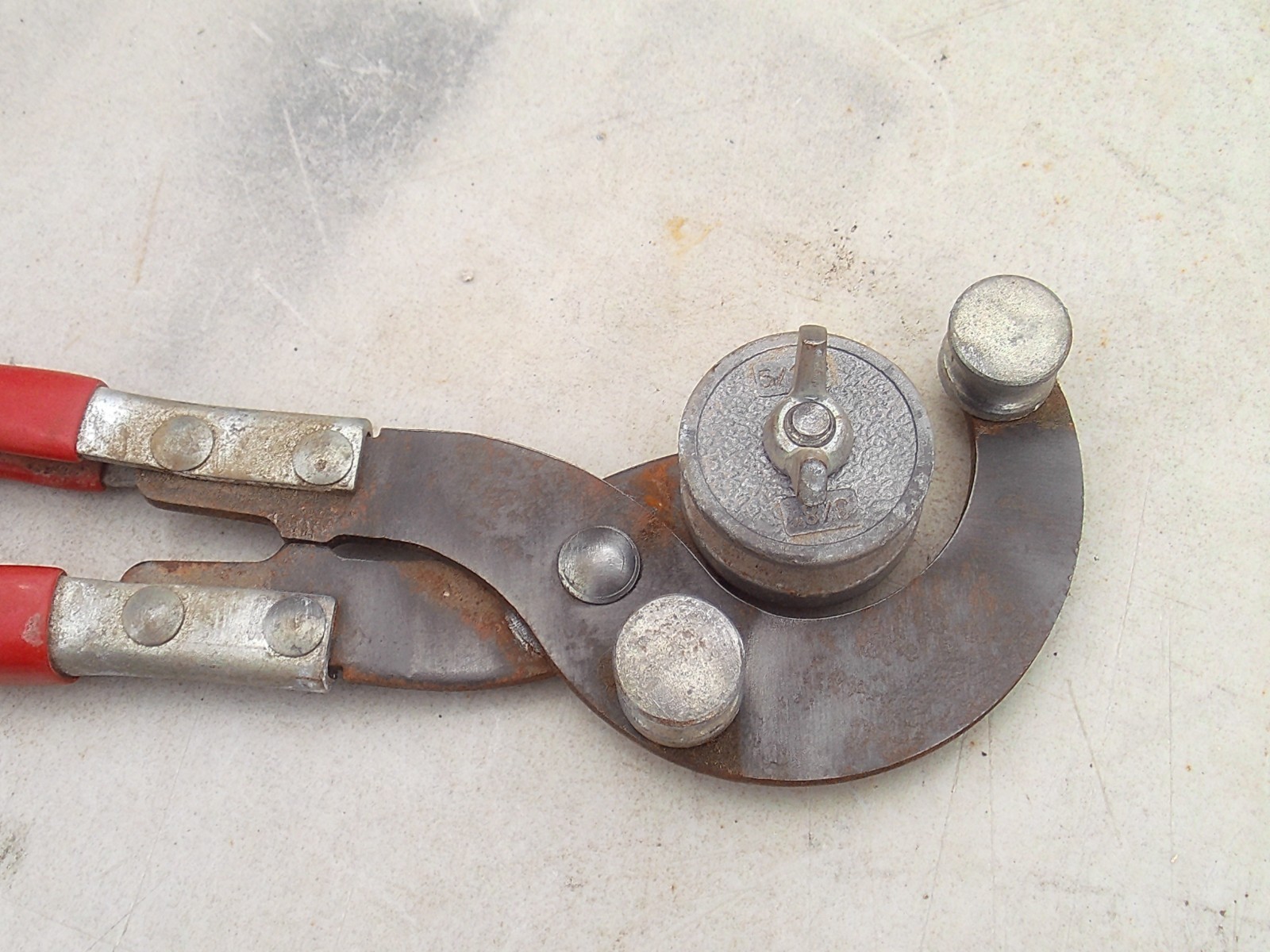 older KD TUBING BENDER tool