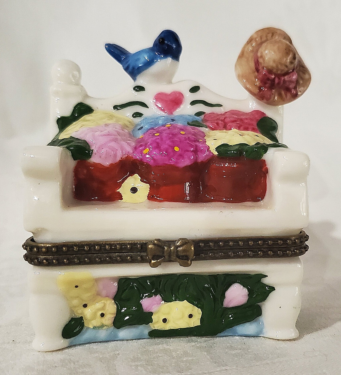 Couch/Chair Colorful Flowers Trinket Box 2 1/2" x 3"