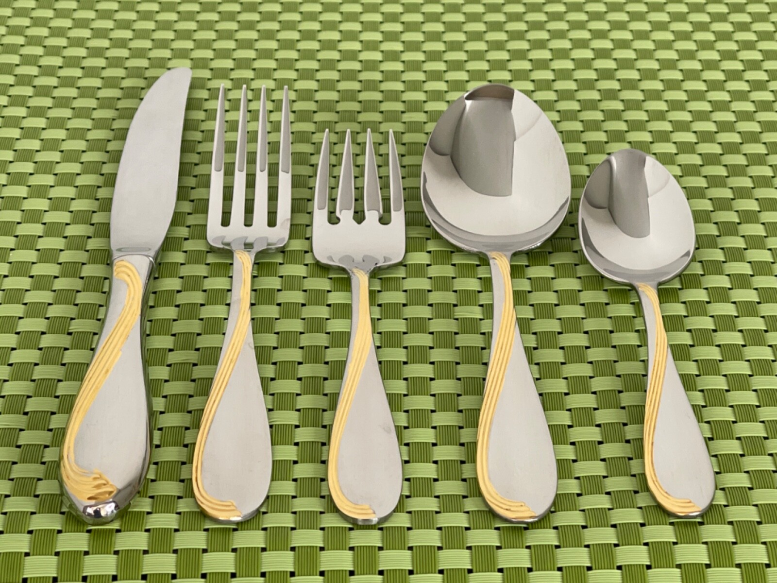 Oneida GOLDEN CAMBER Stainless Gold Accent Glossy Flatware SMART CHOICE A47G