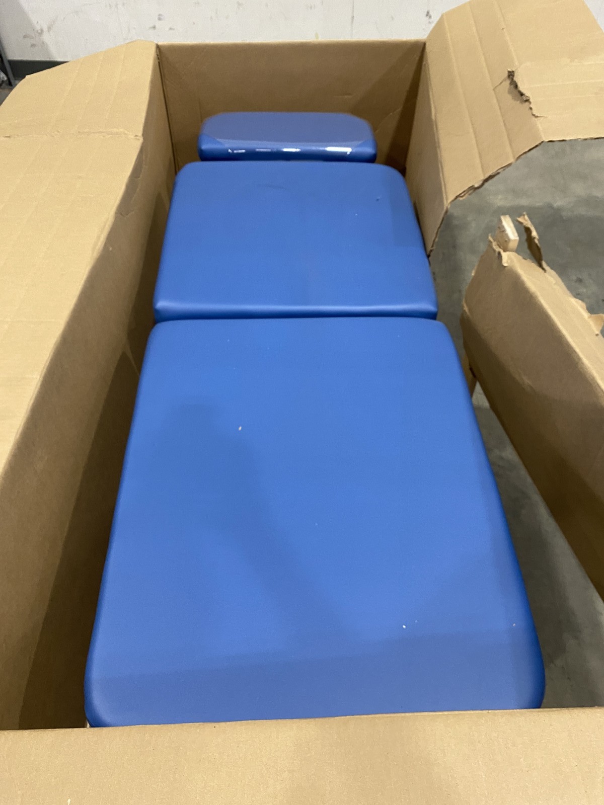OakWorks General 26”W 3-Section EA Ultrasound Table Ocean Blue 84783
