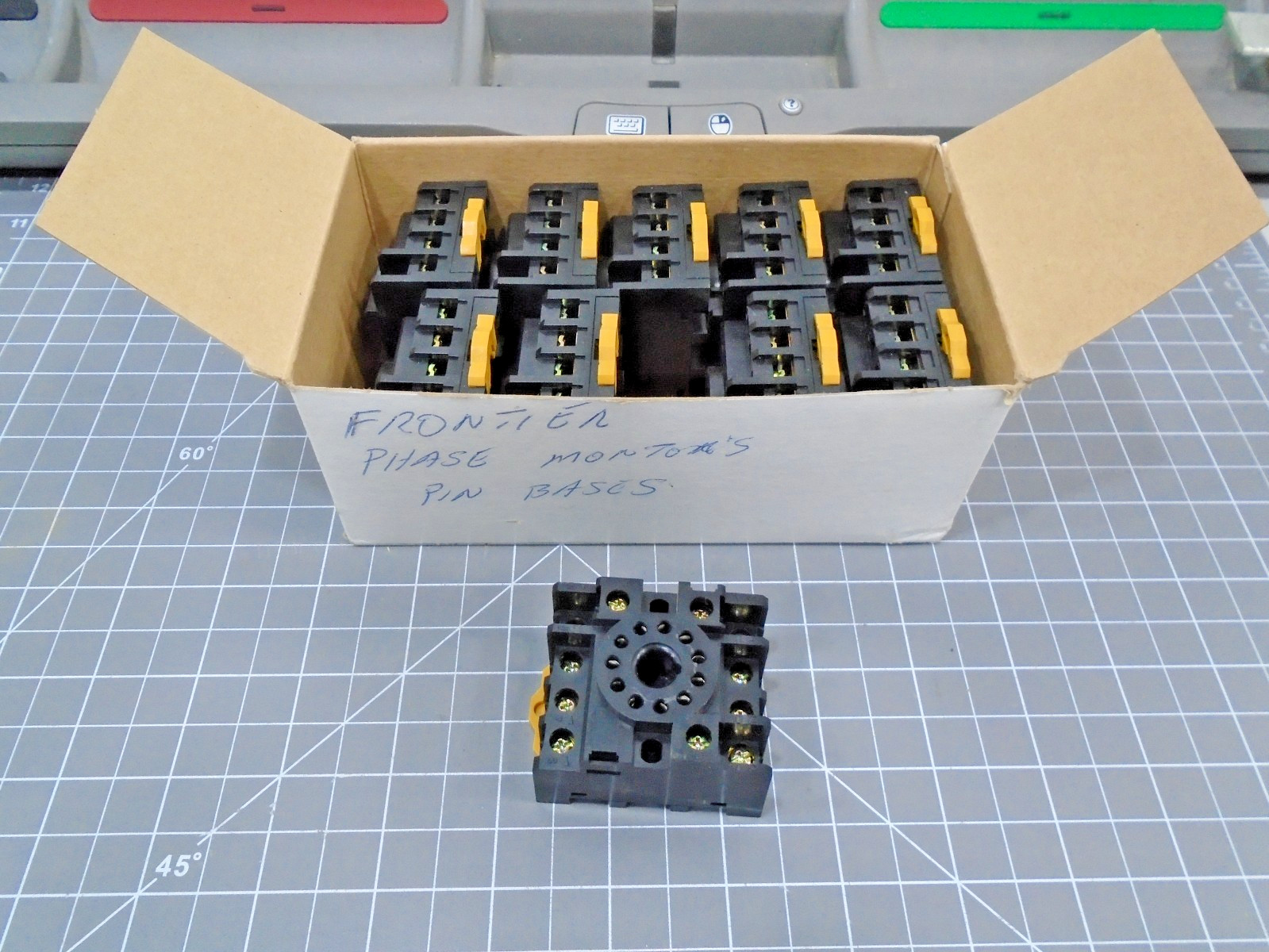 10 Lot NEW Cutler Hammer D3PA3 D3 3 Pole Relay Socket 10 amp