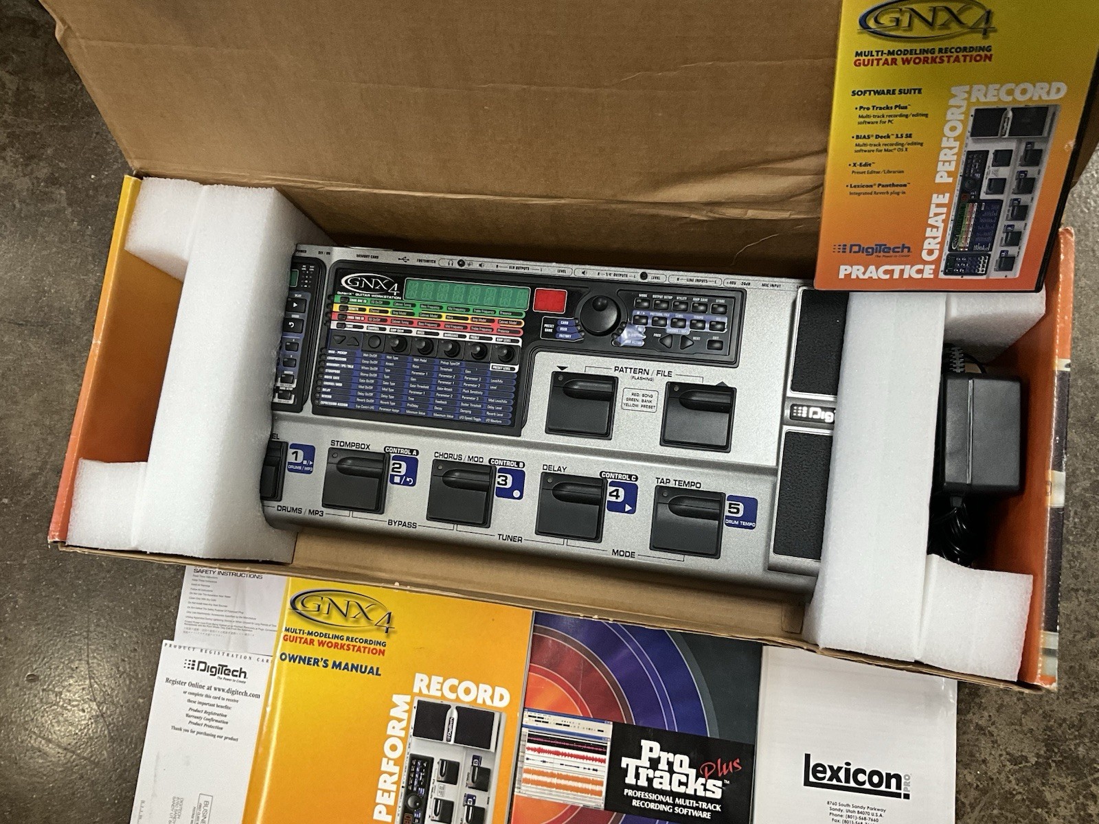 digitech gnx4 multi effects pedalboard condition open box excellent /accessories