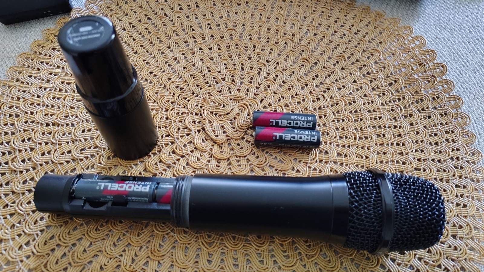 COMICA - WIRELESS DUAL MIC KIT (1) HH MIC, (1)LAV MIC, (1 ) DUAL CH Receiver RX
