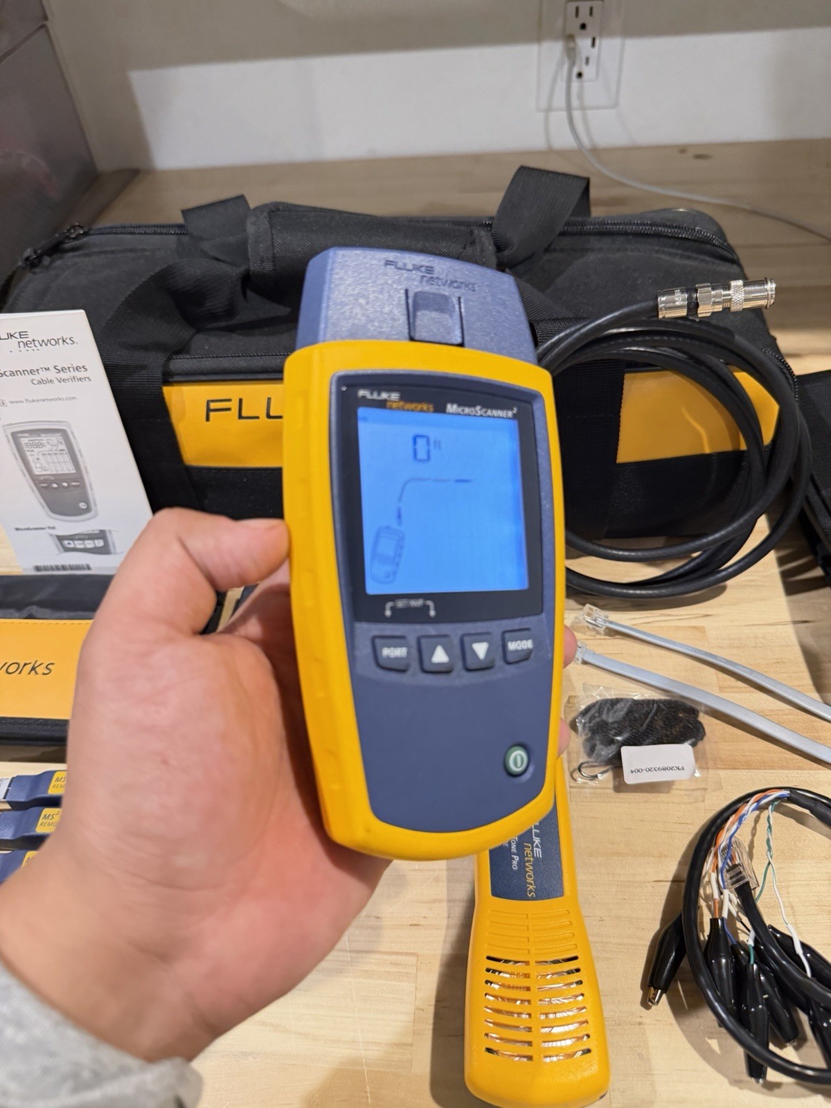 FLUKE NETWORKS MS2-KIT MICROSCANNER 2 & INTELLITONE PRO200 CABLE TEST KIT