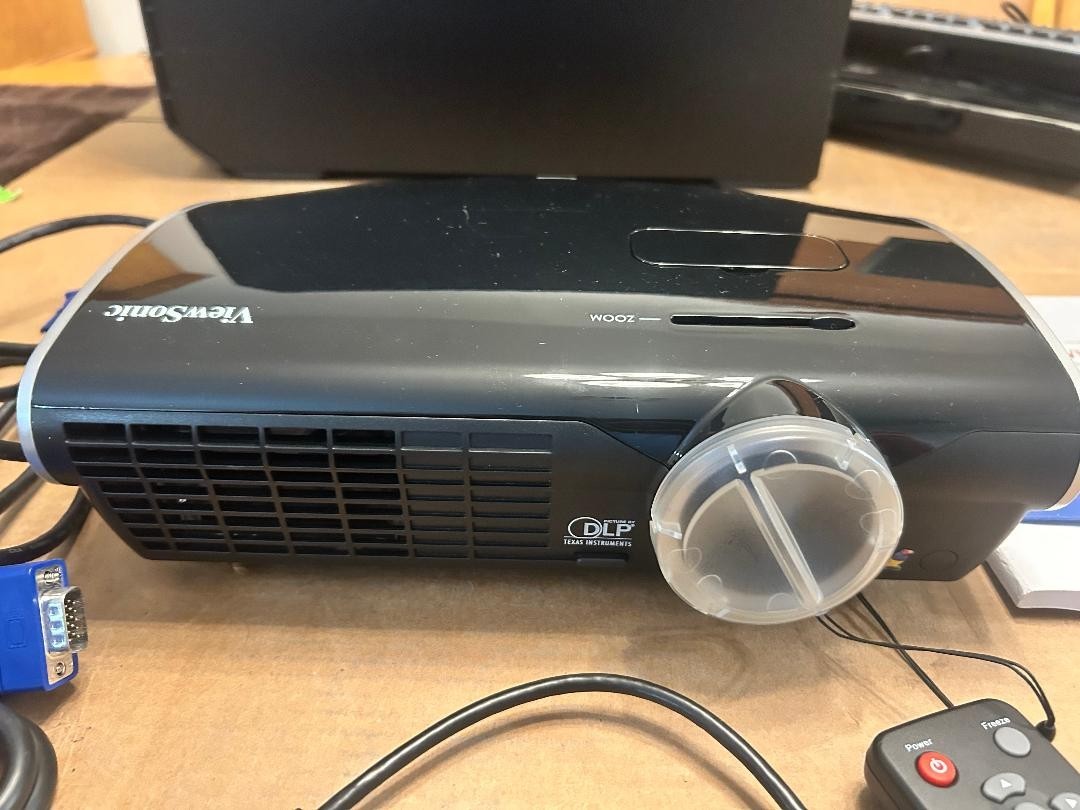 Viewsonic PJ258D/DLP Projector 155 lamp hours