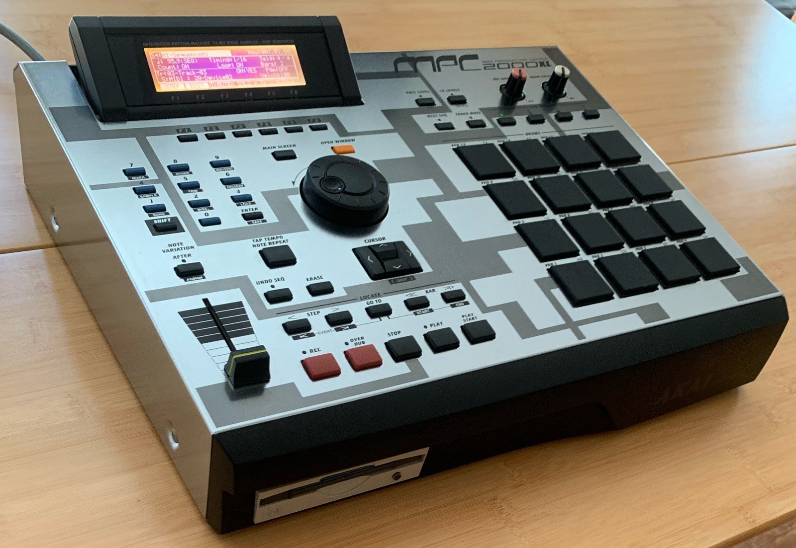 AKAI MPC2000XL SE3 — Rare 1 of 150 • 32MB • 8 Individual Outs • Japan Original