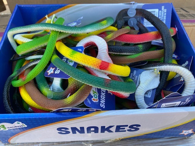 (40 PACK) Toy 24” Rubber Snakes Variety Colors Party Favor Gag Gift Resale (NEW)