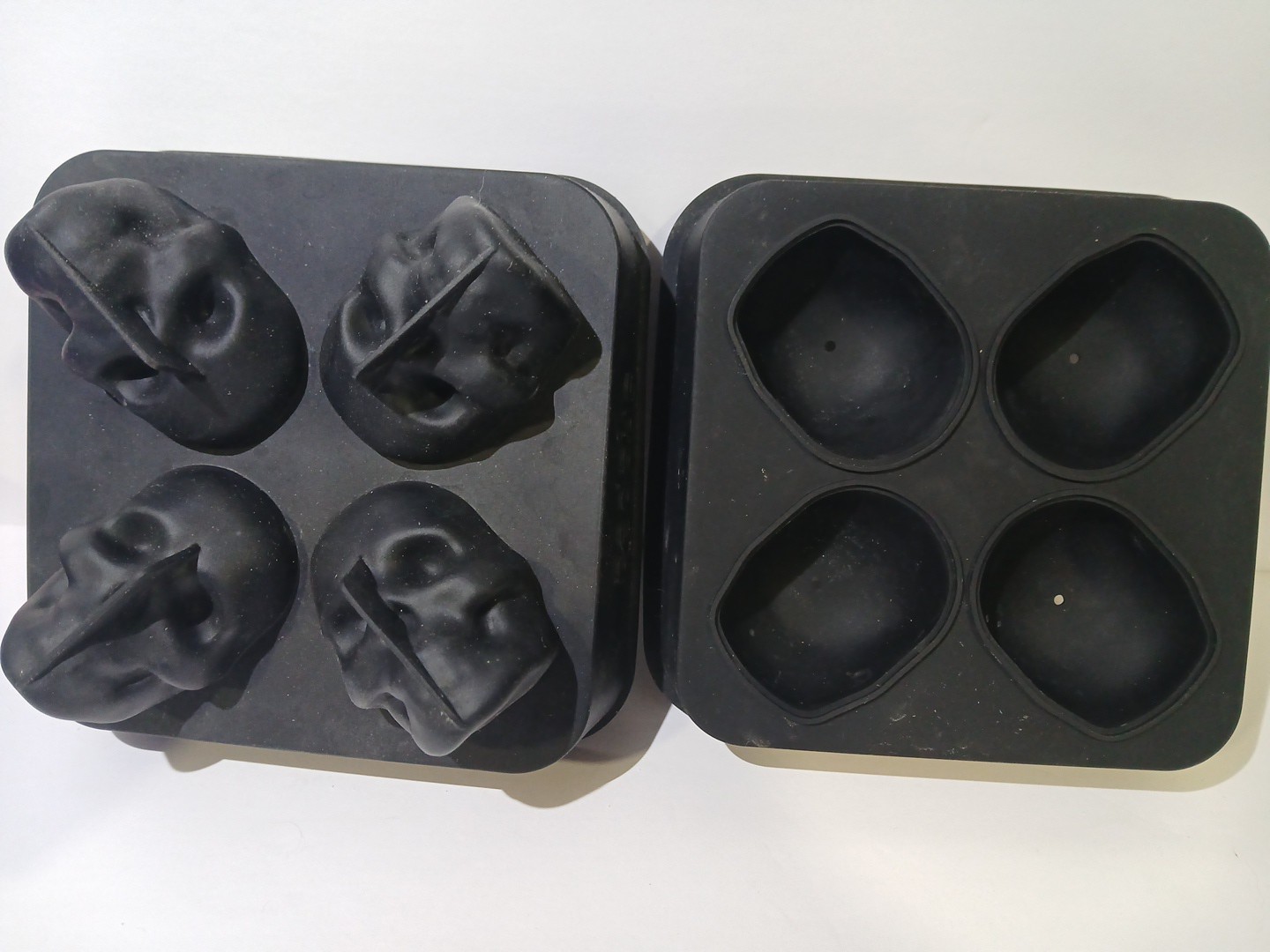 Silicone SKULLS Halloween ice cube tray mold - makes 4 ice cubes